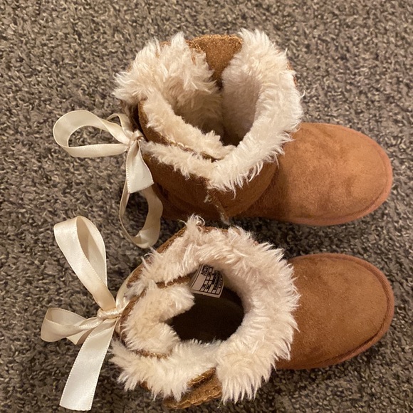 Apres Faux Fur Lined Toddler Boot - Picture 3 of 5